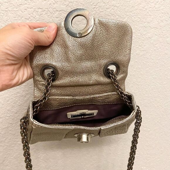 Henri Bendel silver metallic embossed leather pleated chain strap medallion bag - Picture 5 of 12